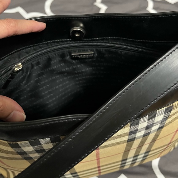 Authentic Burberry London Nova Check Shoulder Bag - Picture 7 of 7